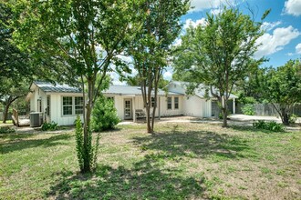 1606 Lone Man Mountain Rd in Wimberley, TX - Building Photo - Building Photo