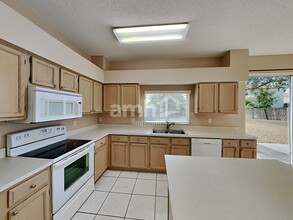 10809 Sailbrooke Dr in Riverview, FL - Building Photo - Building Photo