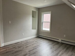 7 Balcomb St, Unit 2 in Salem, MA - Foto de edificio - Building Photo