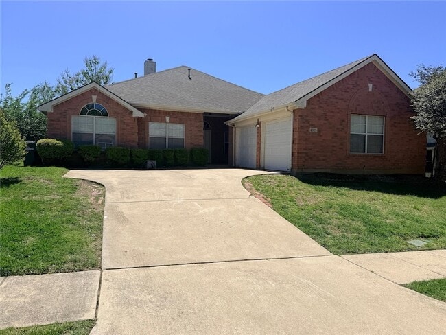 property at 2829 Rosewood Blvd