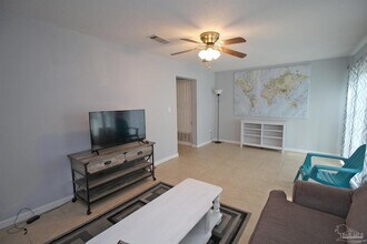 950 Coronado Dr in Gulf Breeze, FL - Foto de edificio - Building Photo