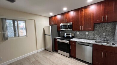 2559 NE 10th Ct-Unit -2559 in Pompano Beach, FL - Building Photo - Building Photo