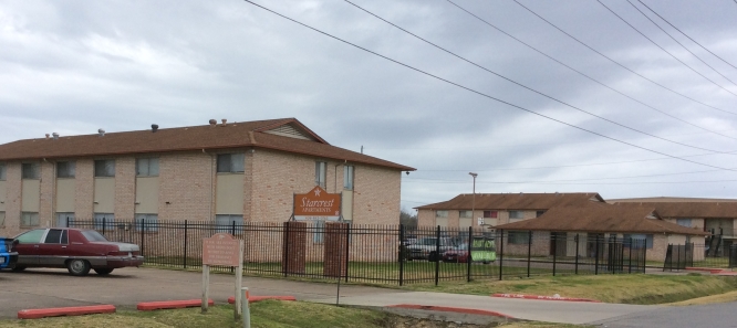 Starcrest Apartments in Beaumont, TX - Building Photo