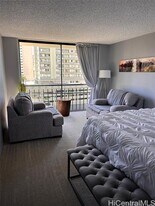 440 Seaside Ave in Honolulu, HI - Building Photo