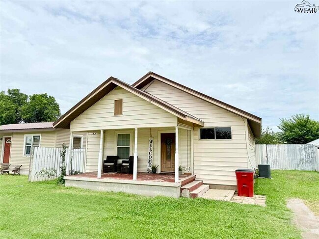507 S Main St in Holliday, TX - Building Photo - Building Photo