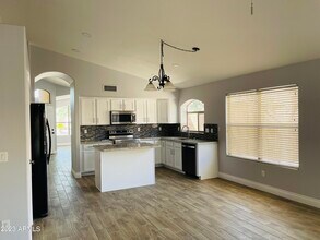 12817 W Alvarado Rd in Avondale, AZ - Building Photo - Building Photo
