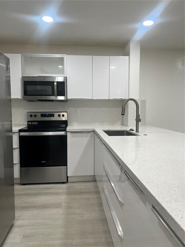 9621 SW 77th Ave in Miami, FL - Building Photo - Building Photo
