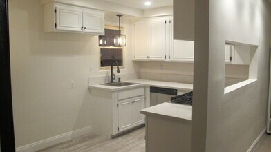 1108 Tait St, Unit Unit C in Oceanside, CA - Building Photo - Building Photo