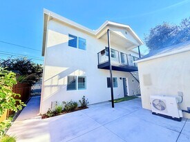 5602-5604 Verdura Ave in Lakewood, CA - Building Photo