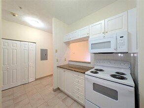 373 Highland Ave, Unit 206 in Somerville, MA - Foto de edificio - Building Photo