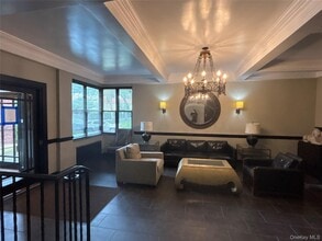 160 S Middle Neck Rd in Great Neck, NY - Building Photo - Building Photo