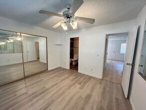 725 Rock Springs Dr in Las Vegas, NV - Building Photo - Building Photo