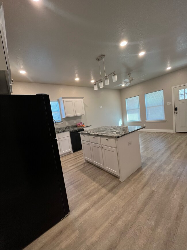 3118 Hemphill St in Greenville, TX - Building Photo - Building Photo