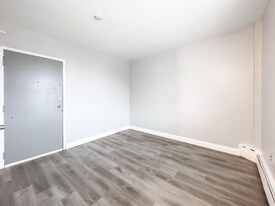 572 Essex St in Lawrence, MA - Building Photo