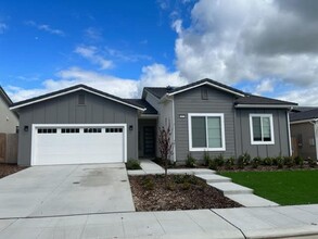 20074 Sunset Dr in Friant, CA - Building Photo - Building Photo
