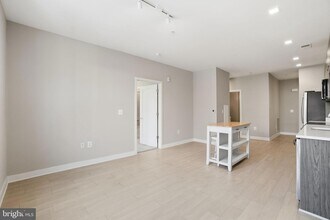 989 S Buchanan St, Unit 303 in Arlington, VA - Building Photo - Building Photo
