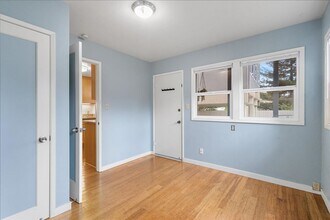 2148 Santa Clara Ave in Alameda, CA - Building Photo - Building Photo