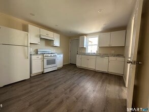 567 Howe Ave in Shelton, CT - Building Photo - Building Photo