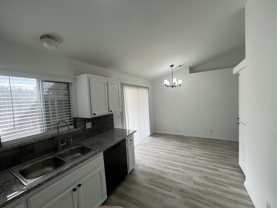 5108 Vigna Way in Salida, CA - Building Photo