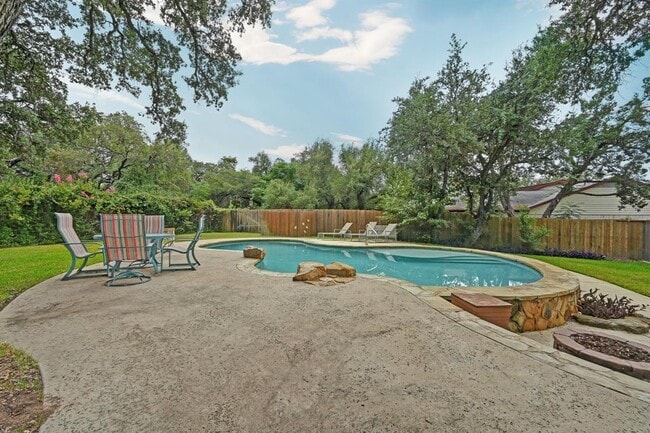 8703 El Rey Blvd in Austin, TX - Building Photo - Building Photo