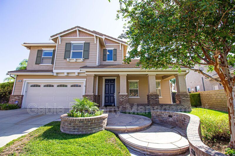 30162 Kessler Ct in Castaic, CA - Foto de edificio