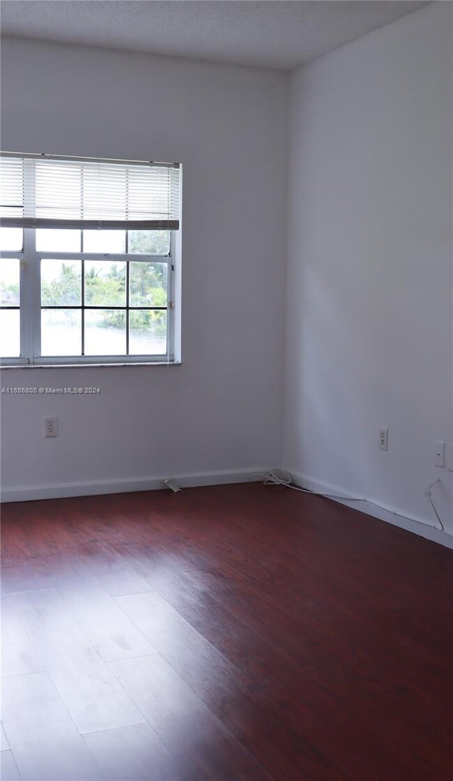2001 NW 96th Ter, Unit 10J in Pembroke Pines, FL - Foto de edificio - Building Photo