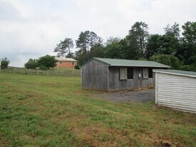 416 Laurel Mills Rd in Castleton, VA - Building Photo
