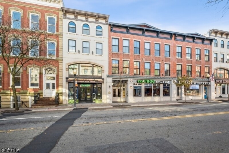 16 Washington St in Morristown, NJ - Building Photo