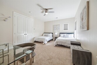 9455 Fannin St in Houston, TX - Building Photo - Building Photo