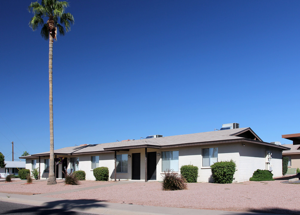 5812 E Albany in Mesa, AZ - Foto de edificio