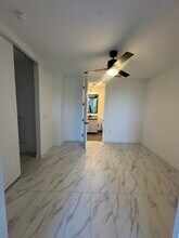 16051 W Dixie Hwy, Unit 622 in North Miami Beach, FL - Foto de edificio - Building Photo