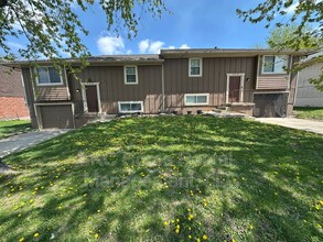 908 SW Kingscross Rd in Blue Springs, MO - Building Photo - Building Photo