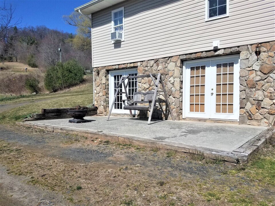 417 Will Vannoy Rd-Unit -417 Will Vannoy Rd - #2 Lower in West Jefferson, NC - Building Photo