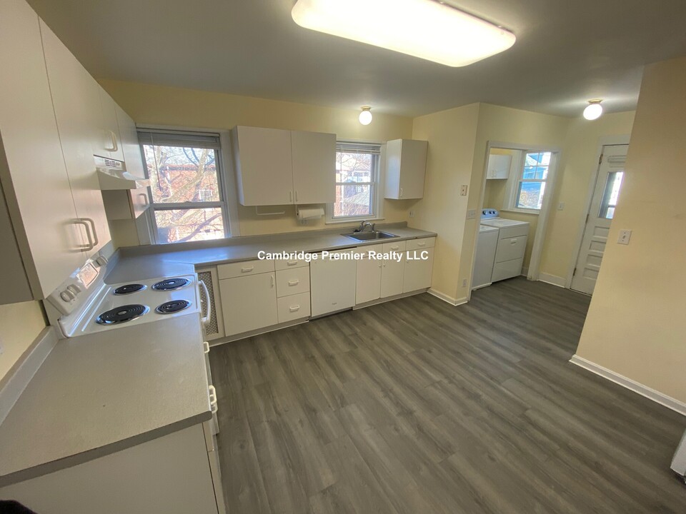 24 Alewife Brook Pky in Cambridge, MA - Building Photo