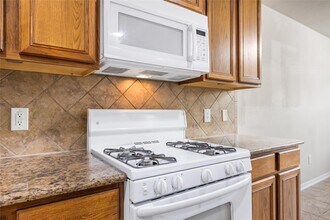 15410 Redbud Dale Ct in Cypress, TX - Foto de edificio - Building Photo