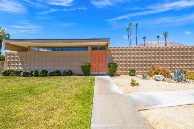 72857 El Paseo in Palm Desert, CA - Foto de edificio - Building Photo