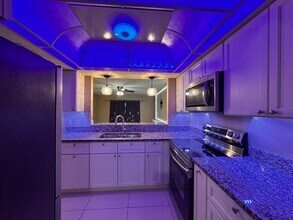 4302 Santa Barbara Blvd in Cape Coral, FL - Foto de edificio - Building Photo