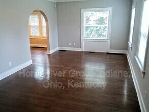 1328 Wakefield Ave in Dayton, OH - Foto de edificio - Building Photo