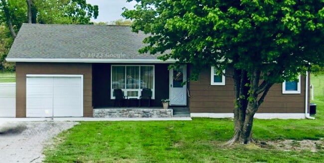 property at 2025 E Chestnut Expressway