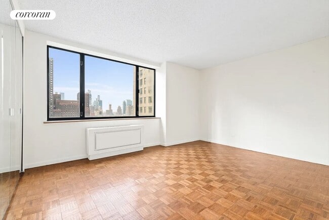 30 W 61st St in New York, NY - Building Photo - Building Photo