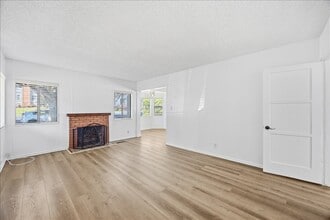 819 N Maria Ave in Redondo Beach, CA - Building Photo - Building Photo