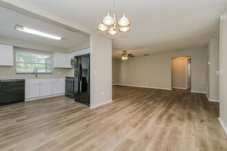 8431 Duval Dr in Port Richey, FL - Foto de edificio - Building Photo