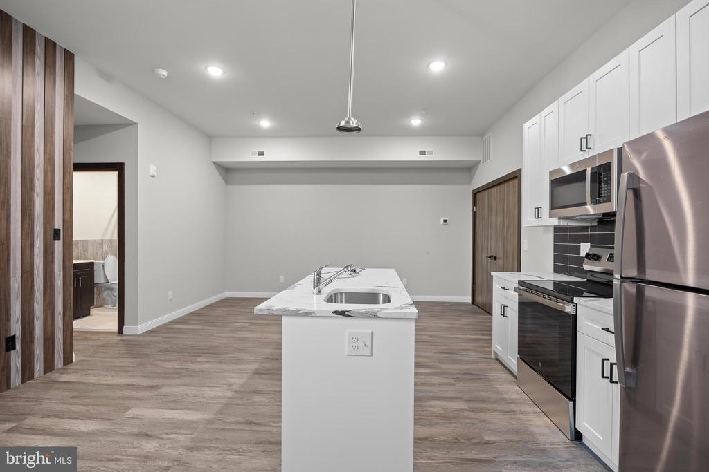 405 N Simpson St in Philadelphia, PA - Building Photo