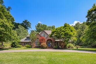 118 Holcombe Cove Rd in Candler, NC - Building Photo - Building Photo