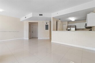 11102 NW 83rd St in Doral, FL - Building Photo - Building Photo