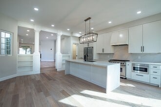 105 S Ditmar St in Oceanside, CA - Building Photo - Building Photo