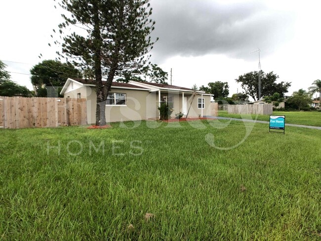 3252 Peterborough St in Holiday, FL - Building Photo - Building Photo