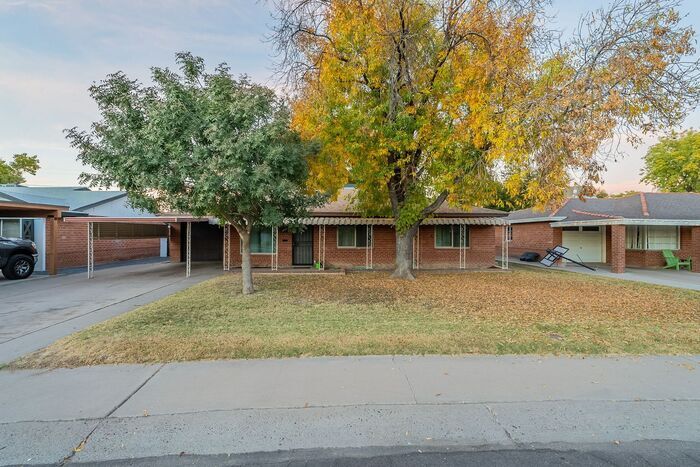 1540 W Berridge Ln in Phoenix, AZ - Foto de edificio