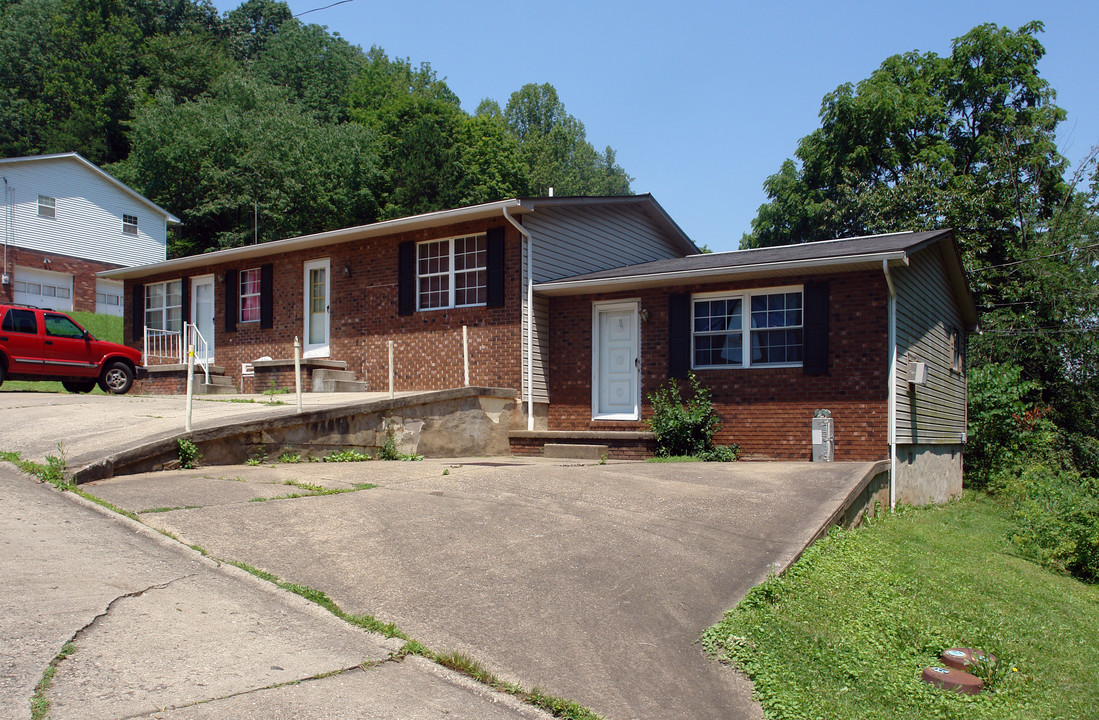 5300 May Cir in Cross Lanes, WV - Building Photo