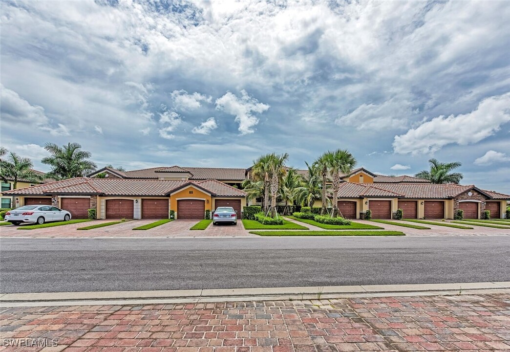 9518 Avellino Wy in Naples, FL - Building Photo